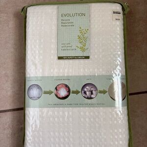 EVOLUTION EASY CARE SPILL-PROOF SQUA TABLECLOTH Tan BY LIBOLON  90” Round Cream